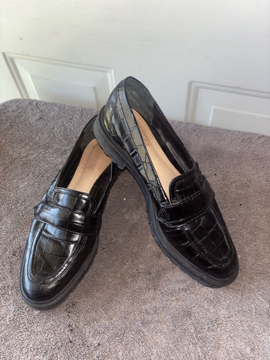 SCHUTZ Shoes - Schutz black leather croc embossed loafers size 7 B
